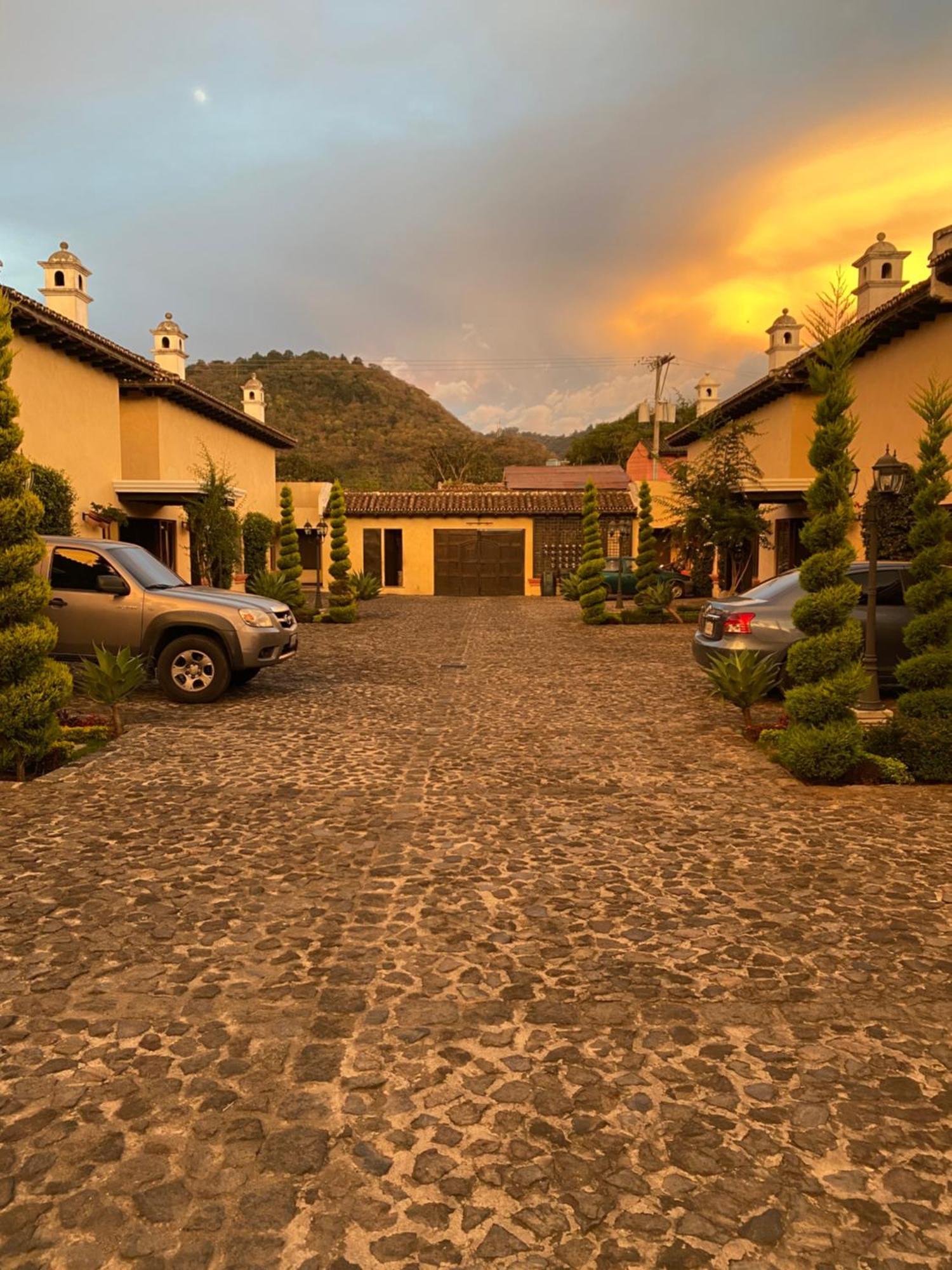 Suite Don Pedro: Hermoso Loft Con Parqueo Gratis! Antigua Екстериор снимка